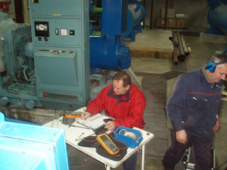 Vibration measurement and balancing in their own bearings